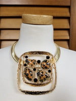 Leopard Print Stone Embellished Pendant Necklace Set (7365566988339)