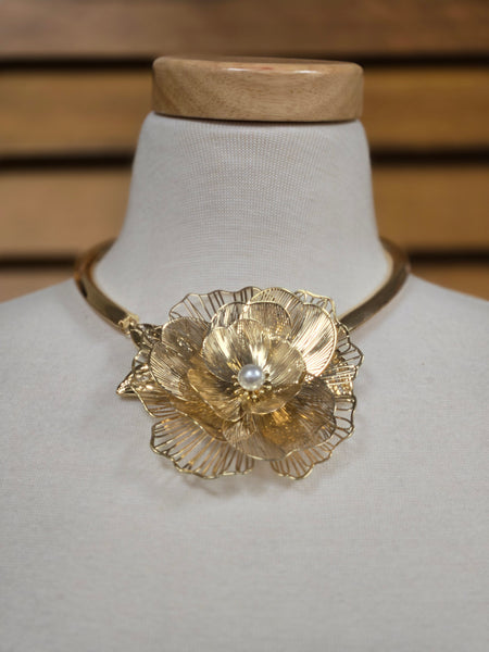 Pearl Metal Cutout Flower Pendant Necklace Set (7557817106483)