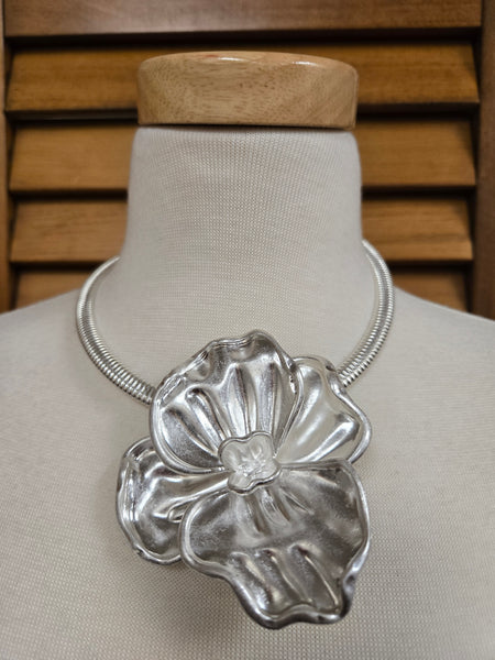 Brushed Metal Flower Pendant Necklace Set (7660468633651)