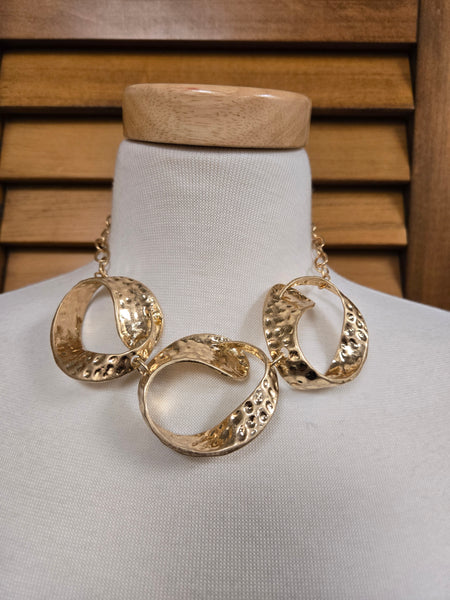 Gold Hammered Metal Abstract Circle Necklace Set (7660474105907)